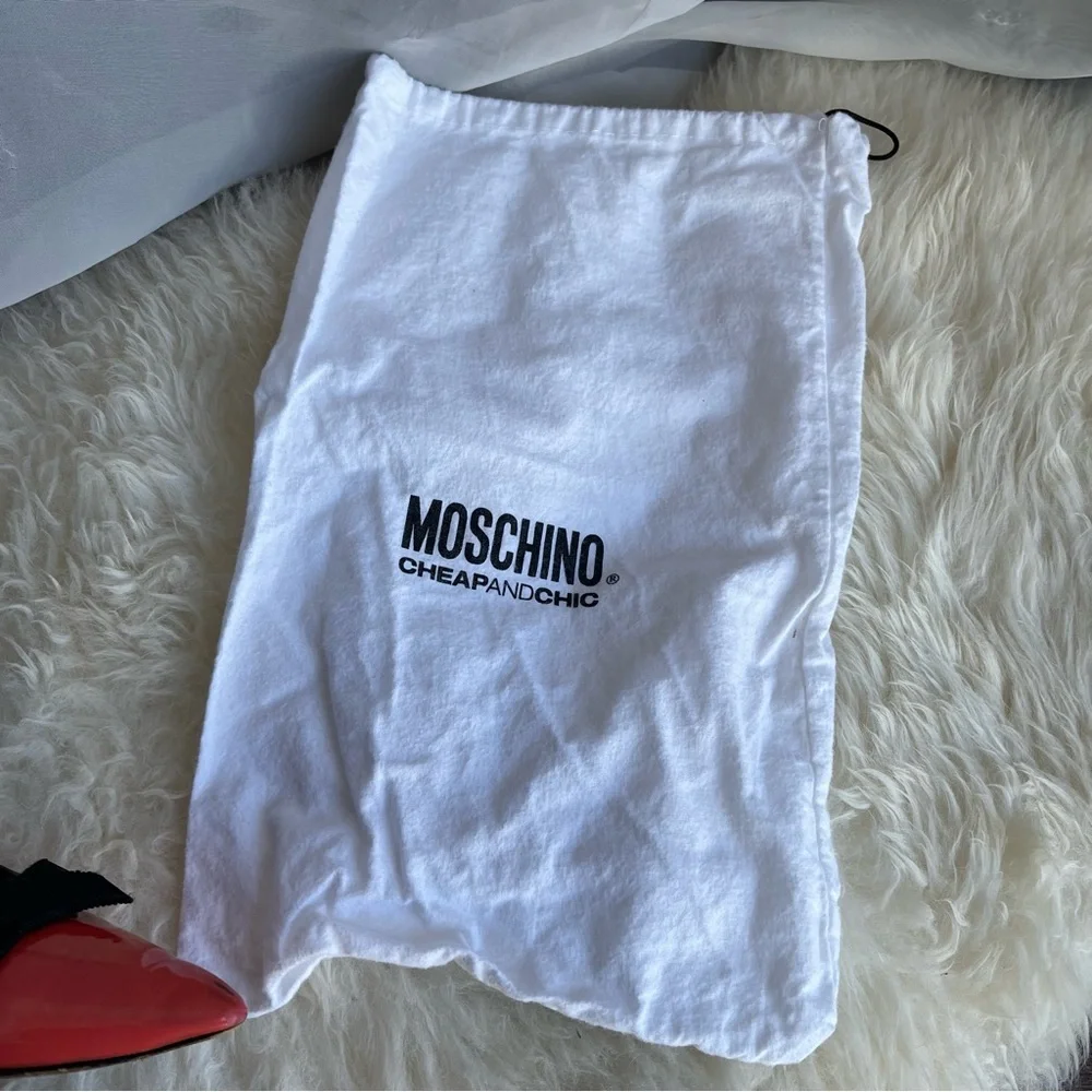 MOSCHINO Salmon Patent Leather Point Toe Pumps Size 39/9